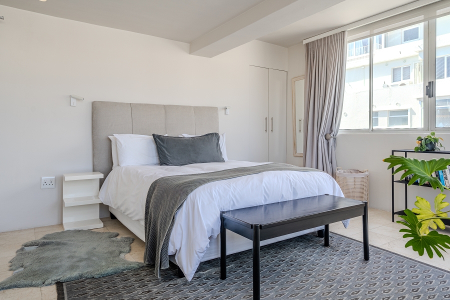 2 Bedroom Property for Sale in Sea Point Western Cape